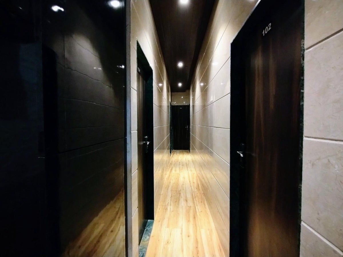Side Image 2