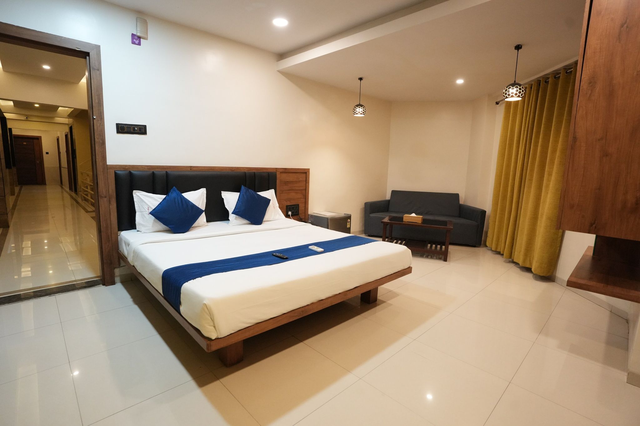 Suite Room With Bathtub