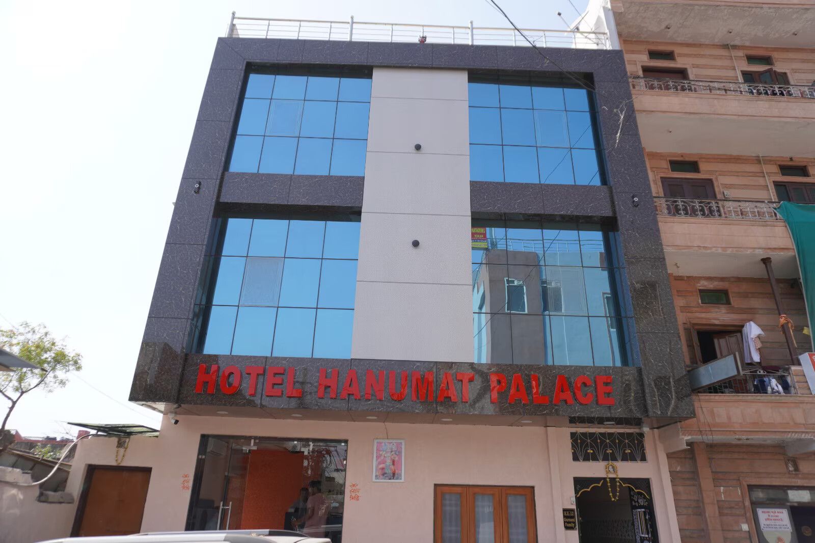 Hotel Hanumat Palace