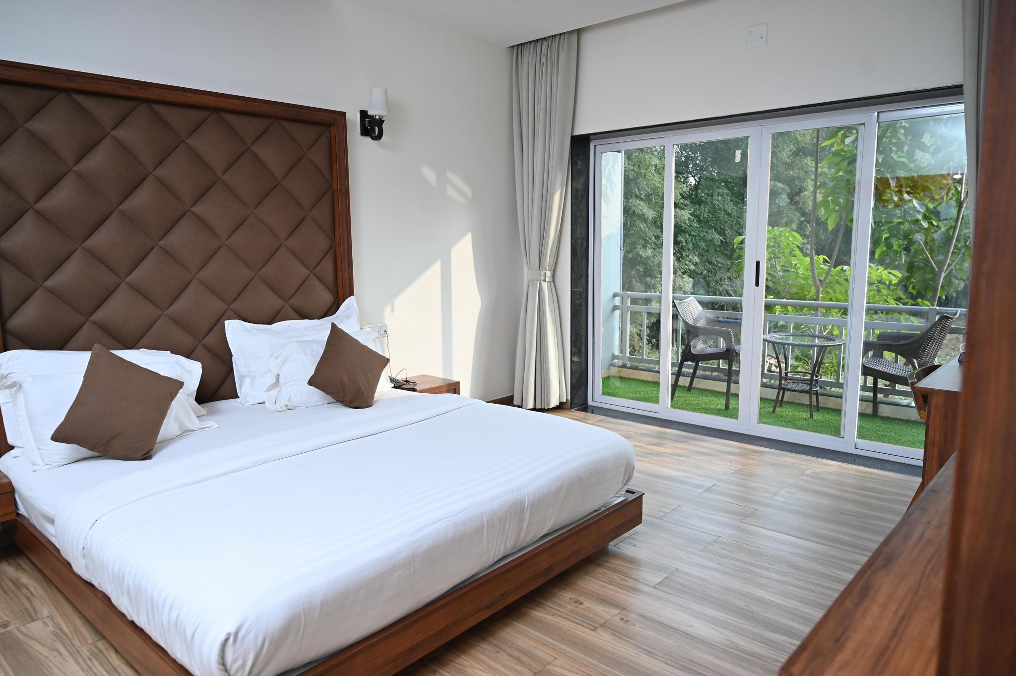 Krishna Riverside Resort Nature View Room with Bathtub