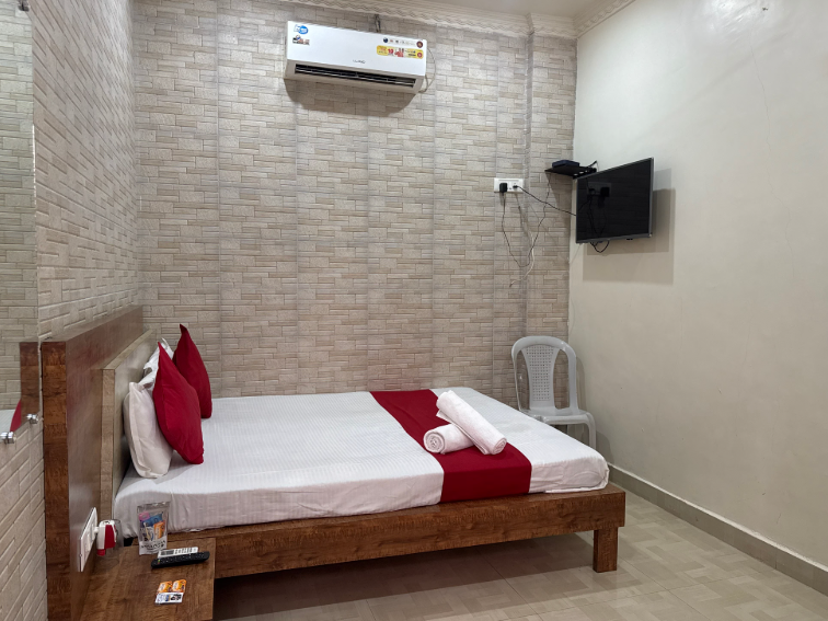 Deluxe Non AC 4 BED Room