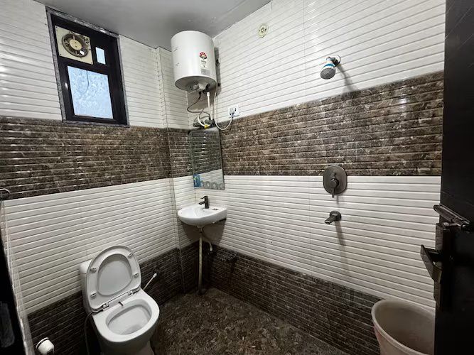 HOTEL VRINDA SAROVAR Deluxe Double room 9