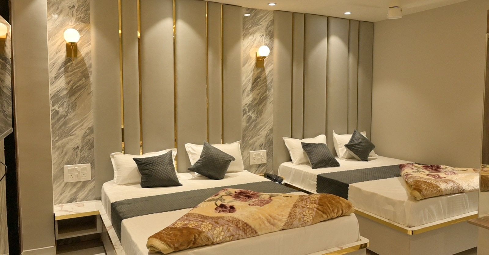 Hotel Shahanshah Luxury Double Bed Room 2