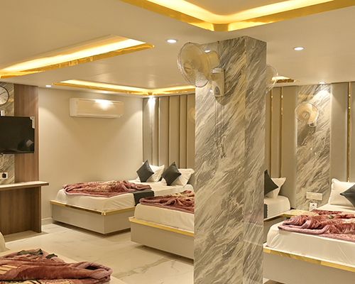 Luxury Six Bed Room