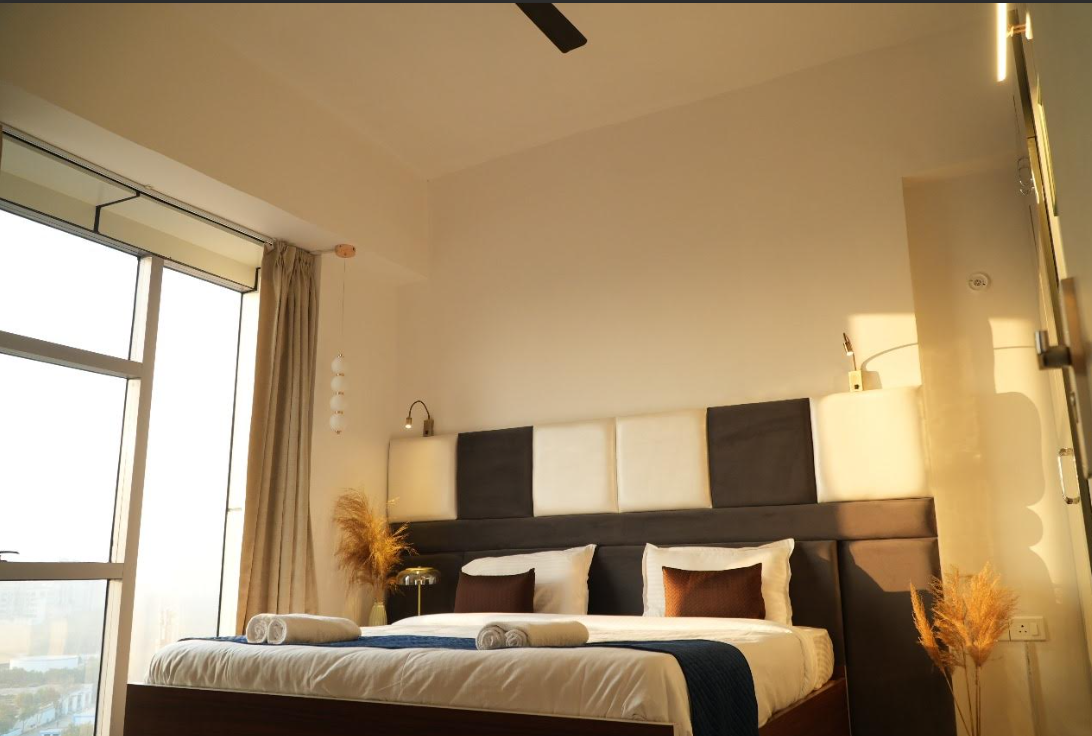 Nimantrana Luxury Suites with Pool | 5 mins Walk from Sector 75 Metro Standard Suite 4