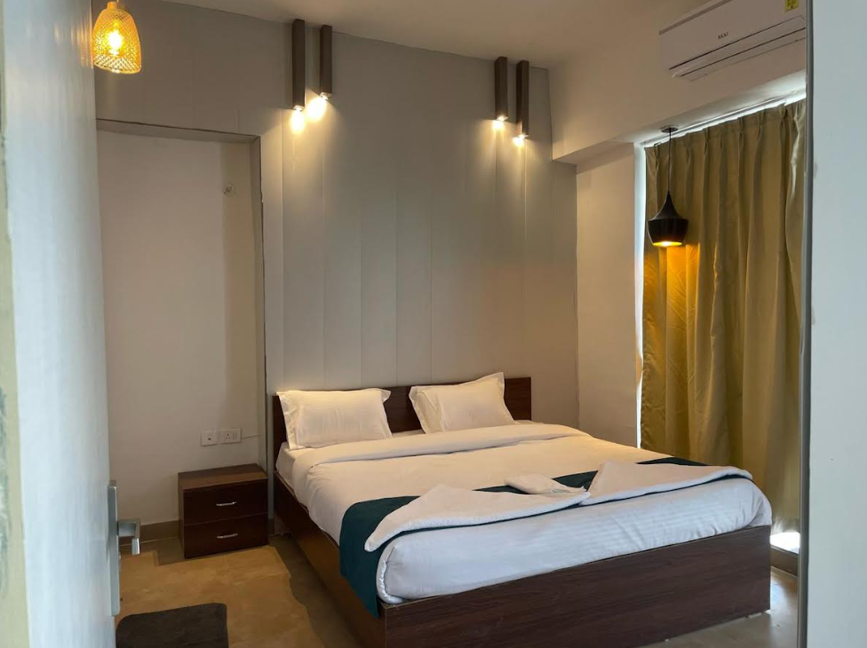 Nimantrana Luxury Suites with Pool | 5 mins Walk from Sector 75 Metro Standard Suite 3
