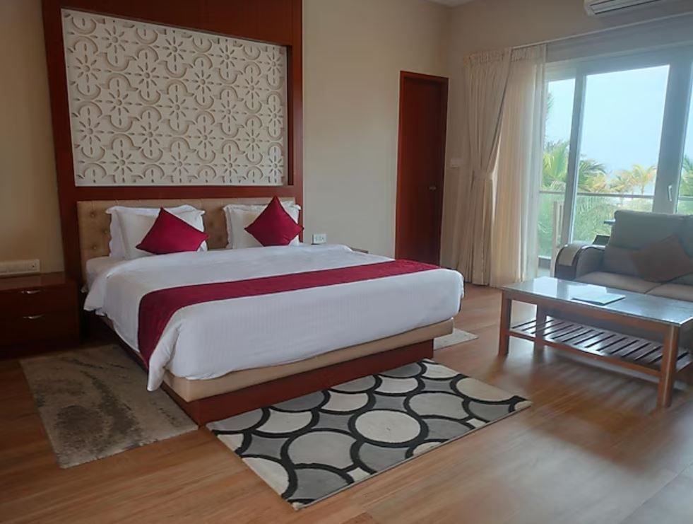 Garden View Club Suite Room