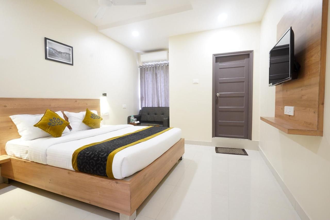 Hotel Prime Inn Deluxe Double Bed 2