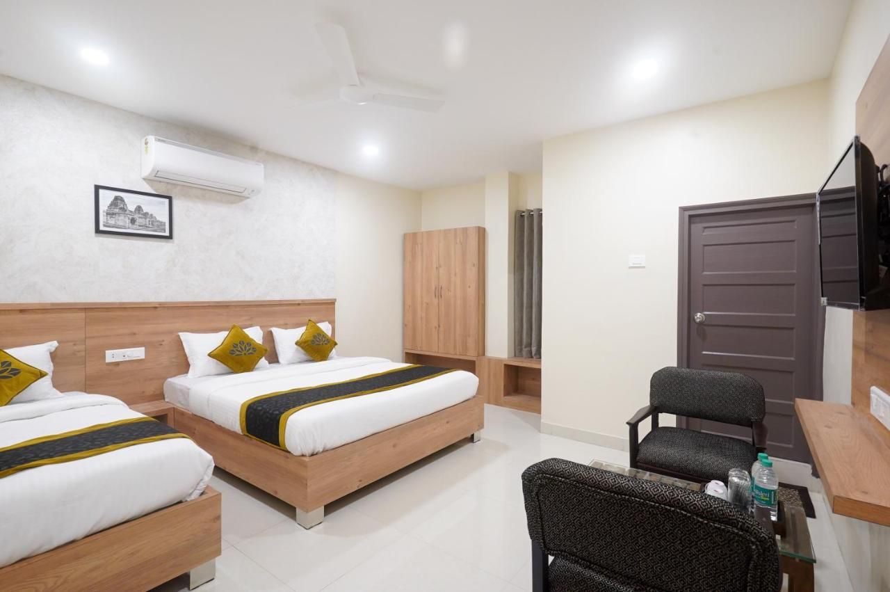 Deluxe Triple Bed Room