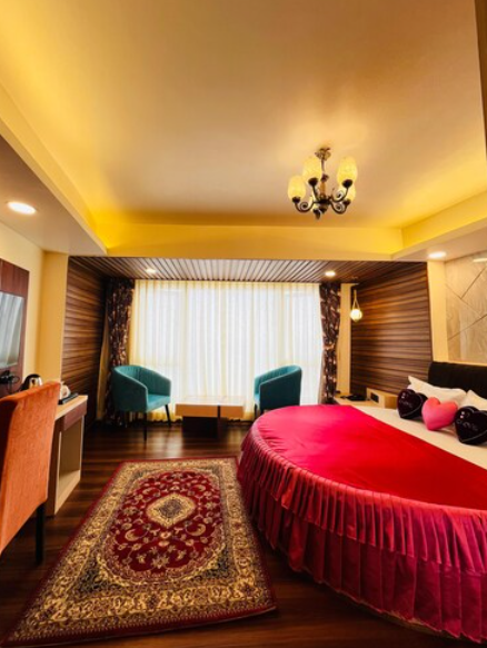 Broadway Boutique Honeymoon Love Bird Room 4