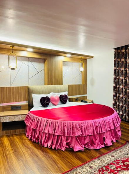 Honeymoon Love Bird Room