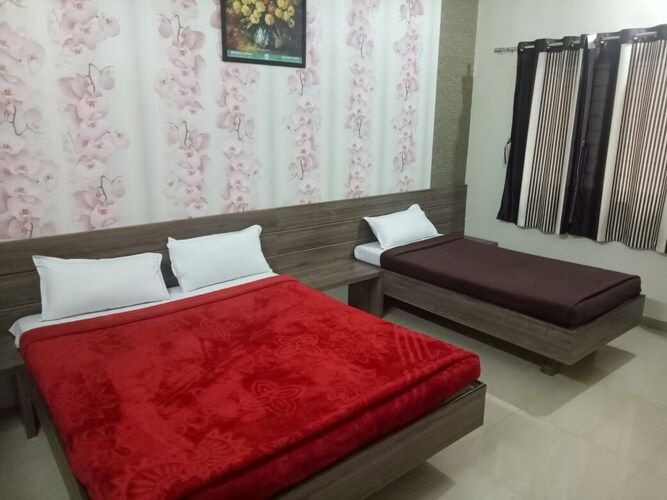 Deluxe Suit A.C Rooms