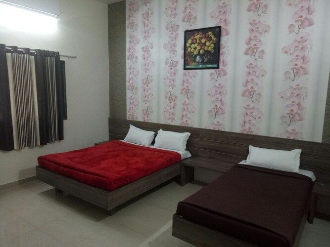 Deluxe Suit A.C Rooms