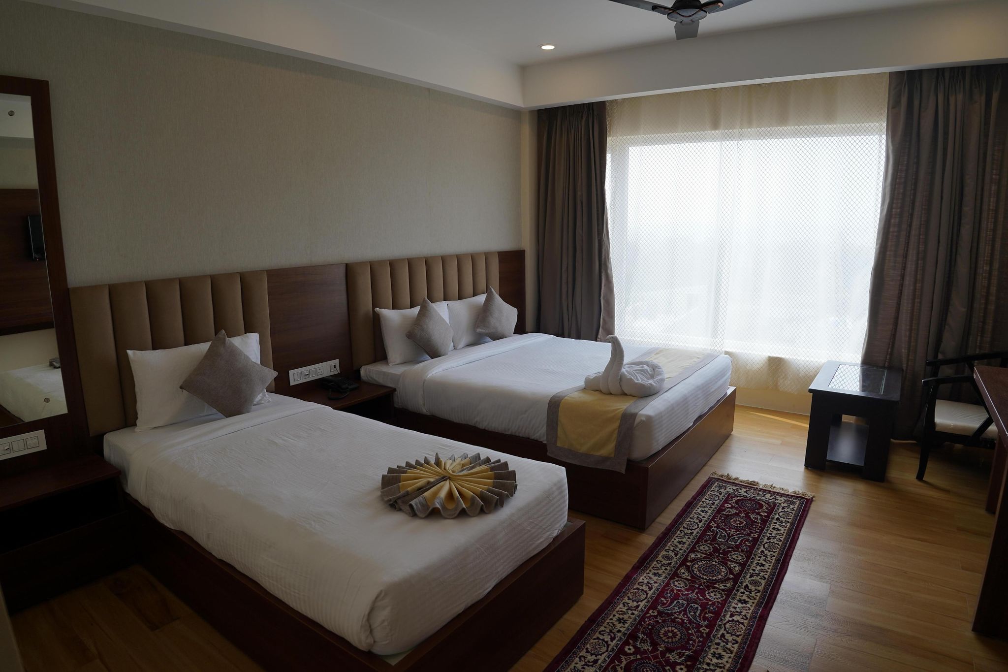 DELUXE FAMILY ROOM