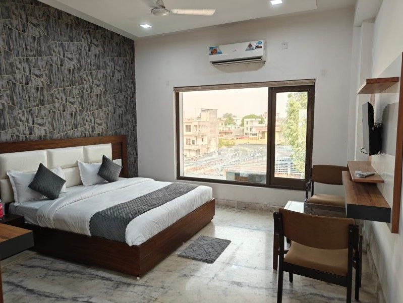 Hotel RockStar Deluxe Room 6