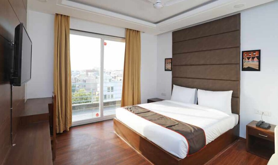 Day Use Room For 6 hours Strictly From (12PM TO 6PM)