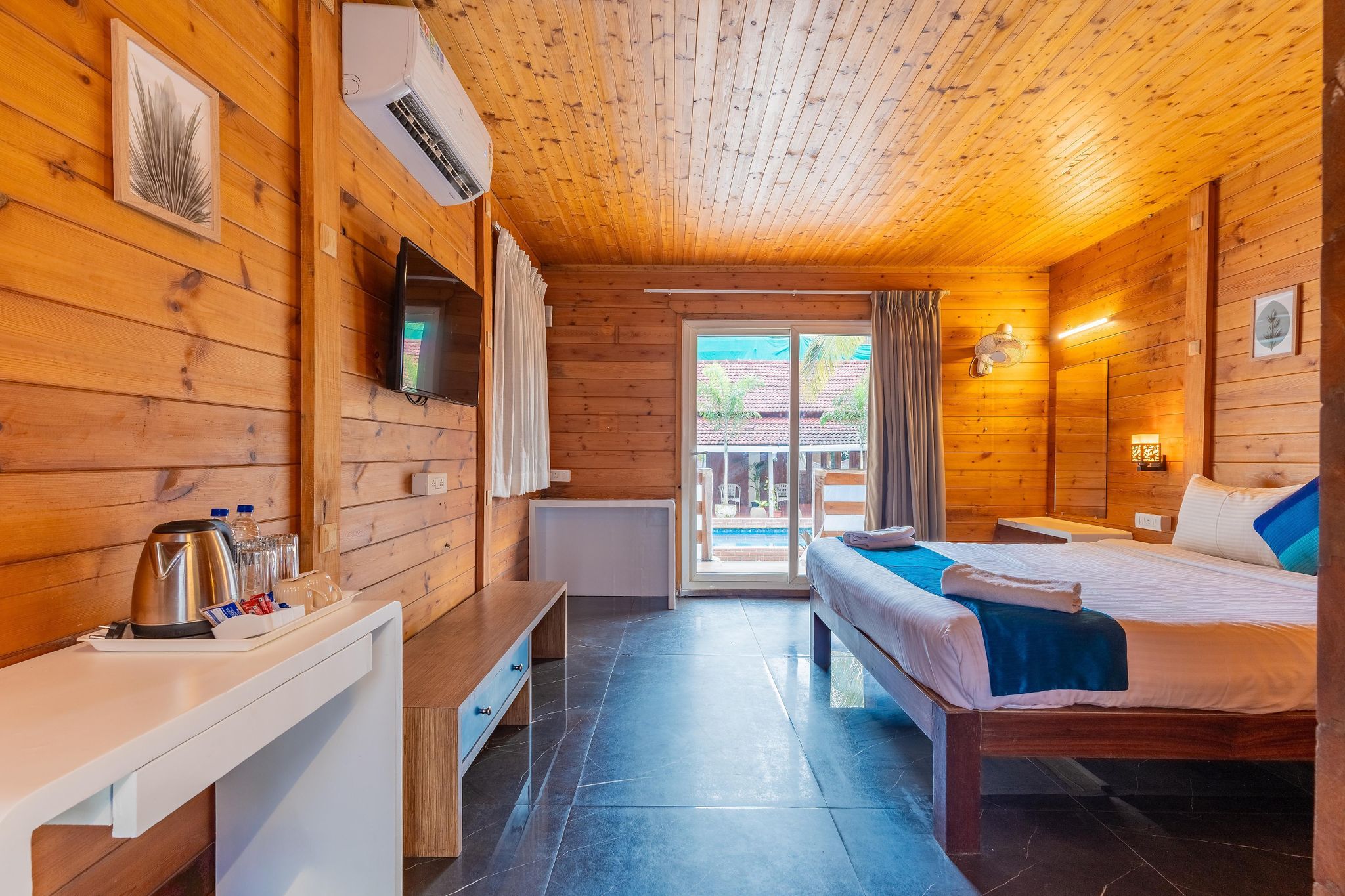 Surf House Beach Resort Deluxe Room 2