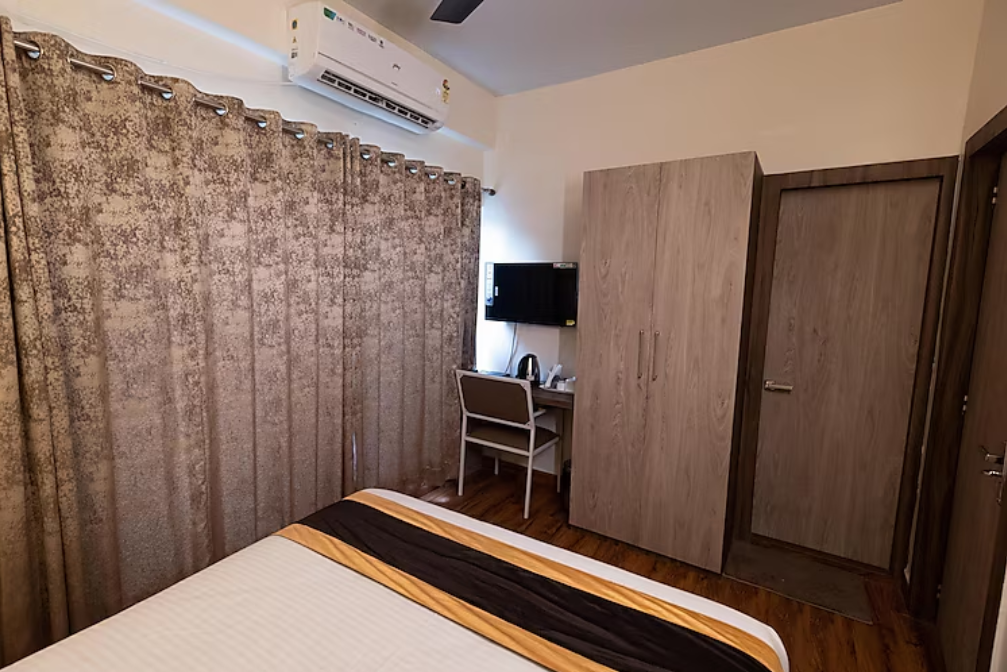 The Lake Palm Hotel Executive Room 3