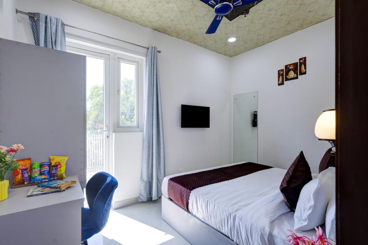 Hotel Warm Welcome Inn - Sector 26 Deluxe Room 7