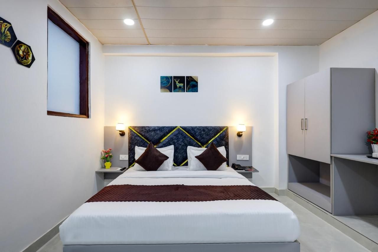 Hotel Warm Welcome Inn - Sector 26 Deluxe Room 8