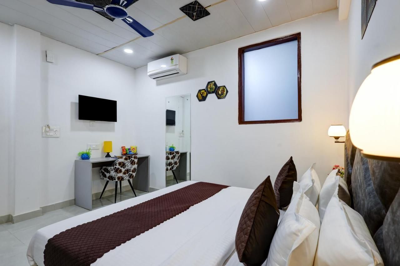 Hotel Warm Welcome Inn - Sector 26 Deluxe Room 2