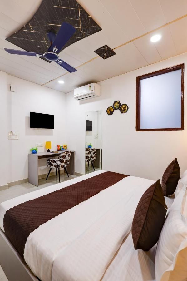 Hotel Warm Welcome Inn - Sector 26 Deluxe Room 6