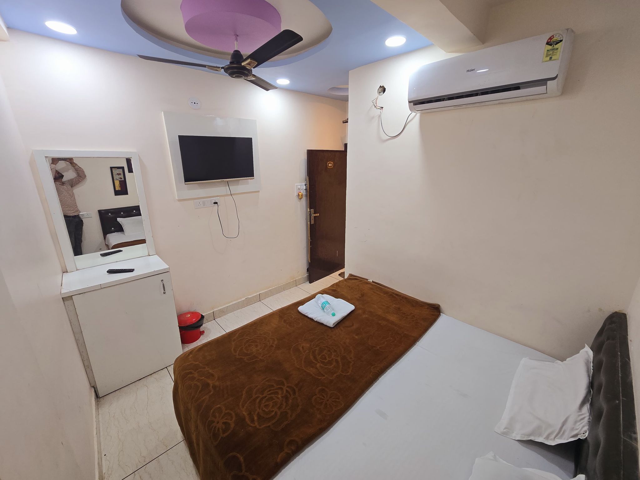 Hotel Shiv Sharnam SINGLE BED ROOM 2