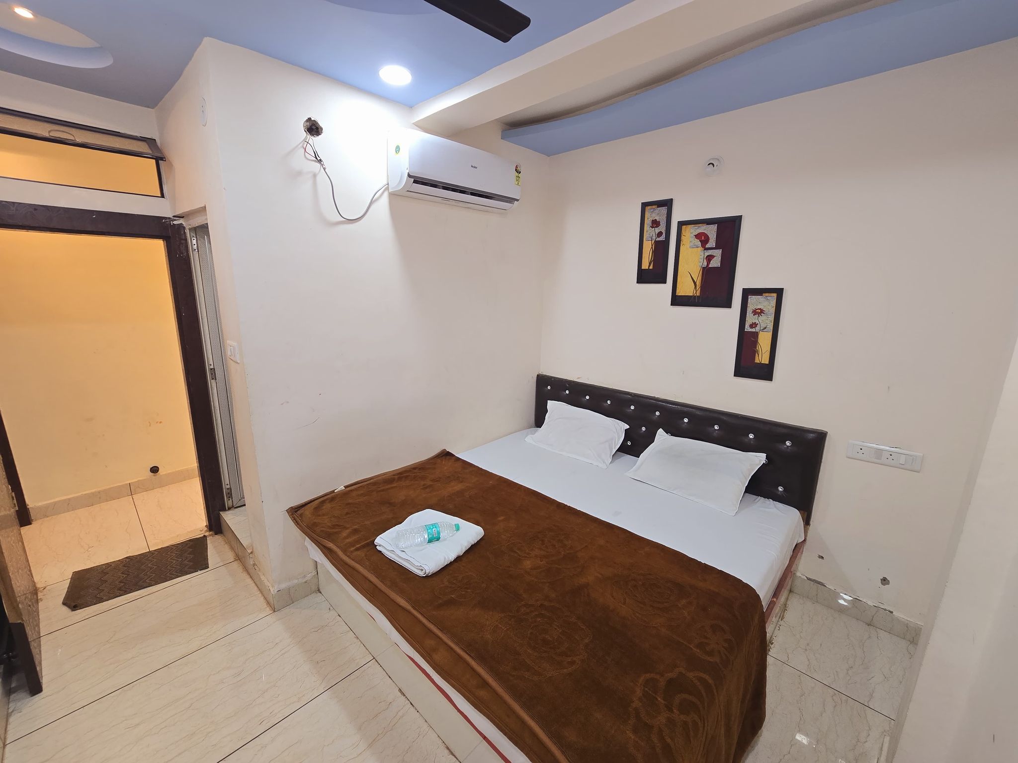 Hotel Shiv Sharnam SINGLE BED ROOM