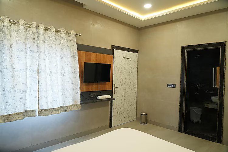 Hotel Maa Vindhyachal Dham Deluxe Room 5