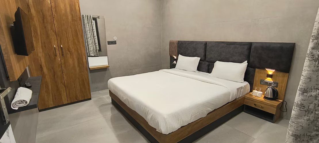 Hotel Maa Vindhyachal Dham Deluxe Room 3