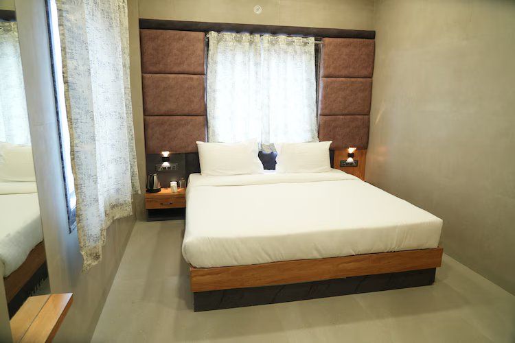 Hotel Maa Vindhyachal Dham Deluxe Room 2