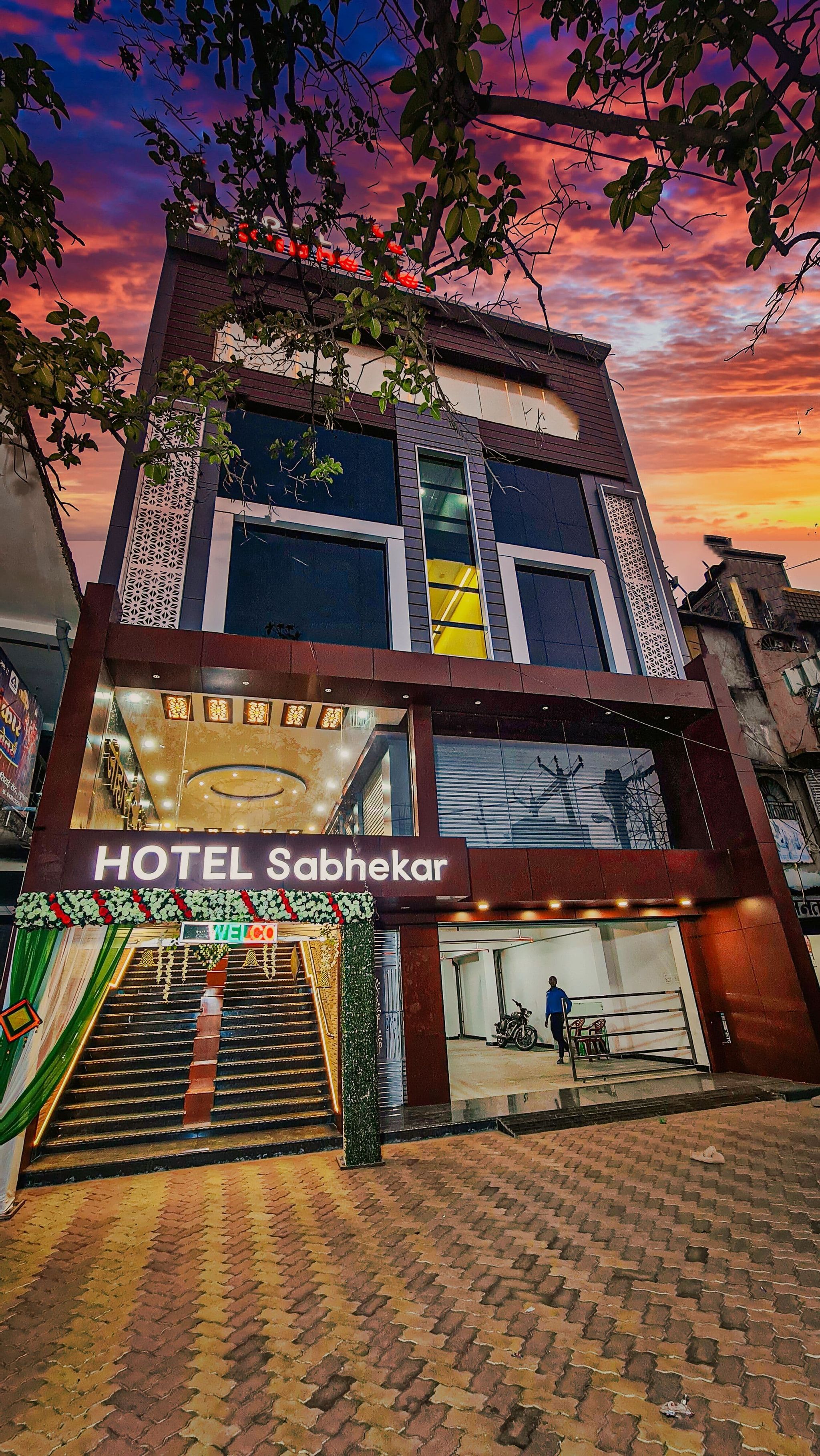 Hotel  Sabhekar