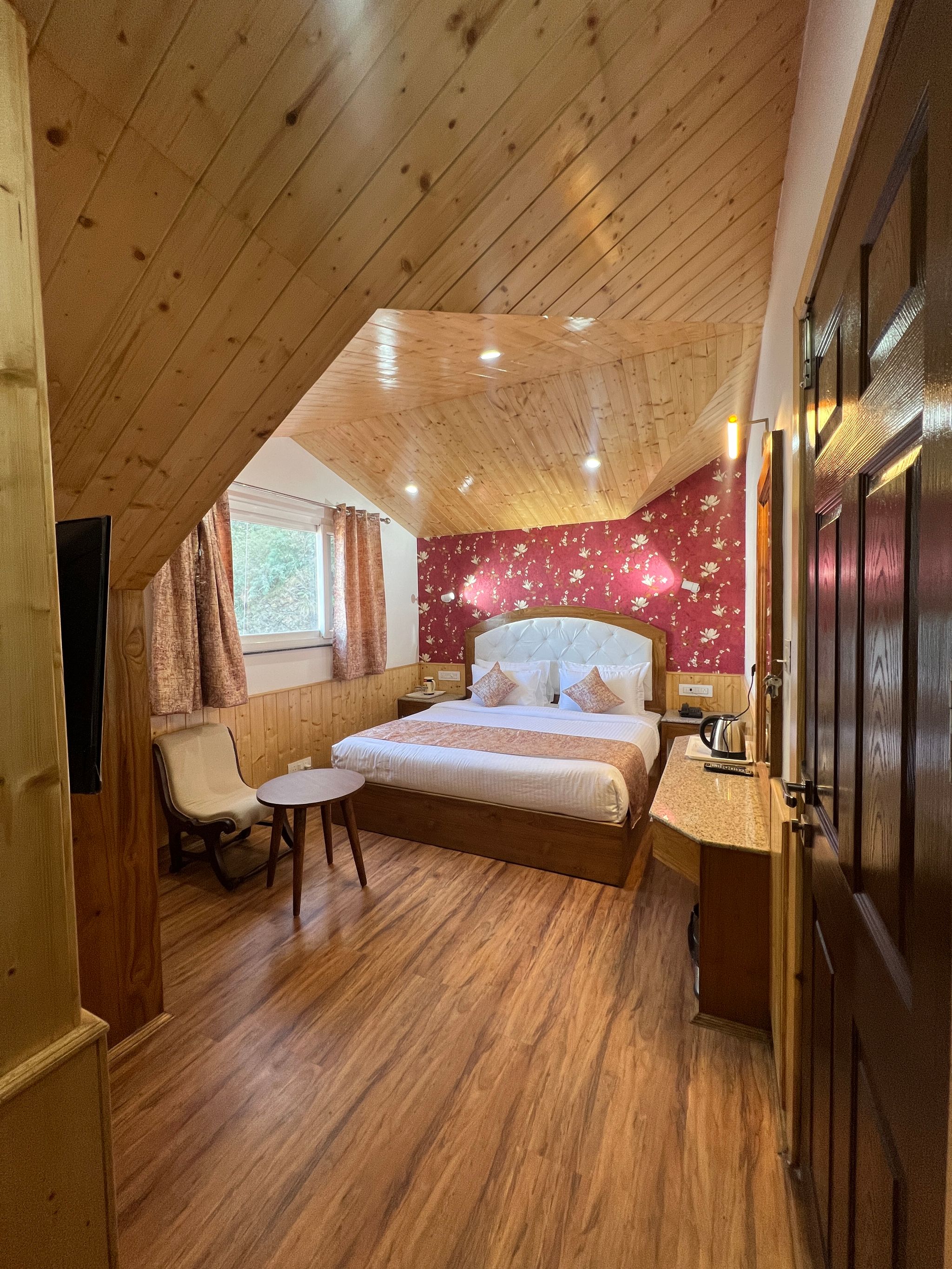 The Royal Regency Shimla Attic Room (New Block) 2