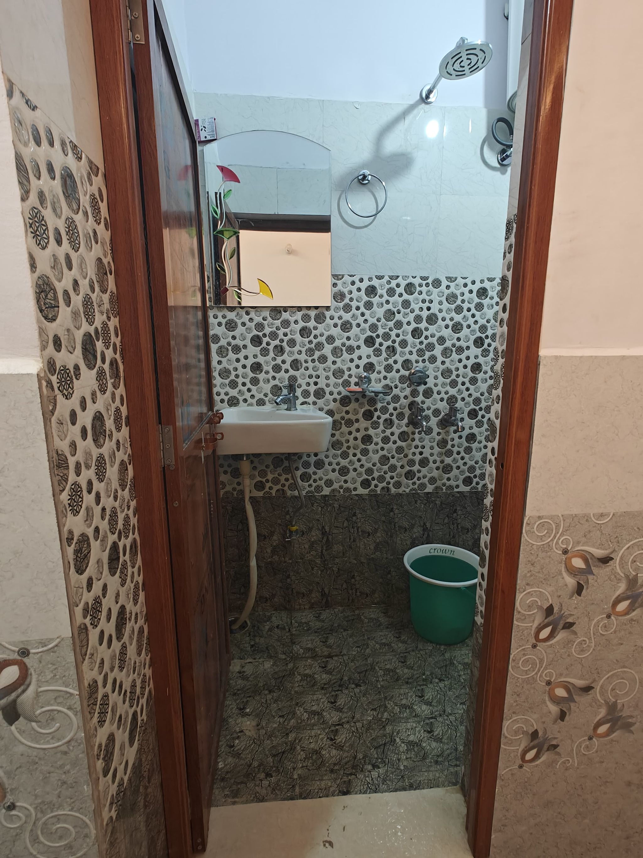 Rudra Inn Deluxe Room 4