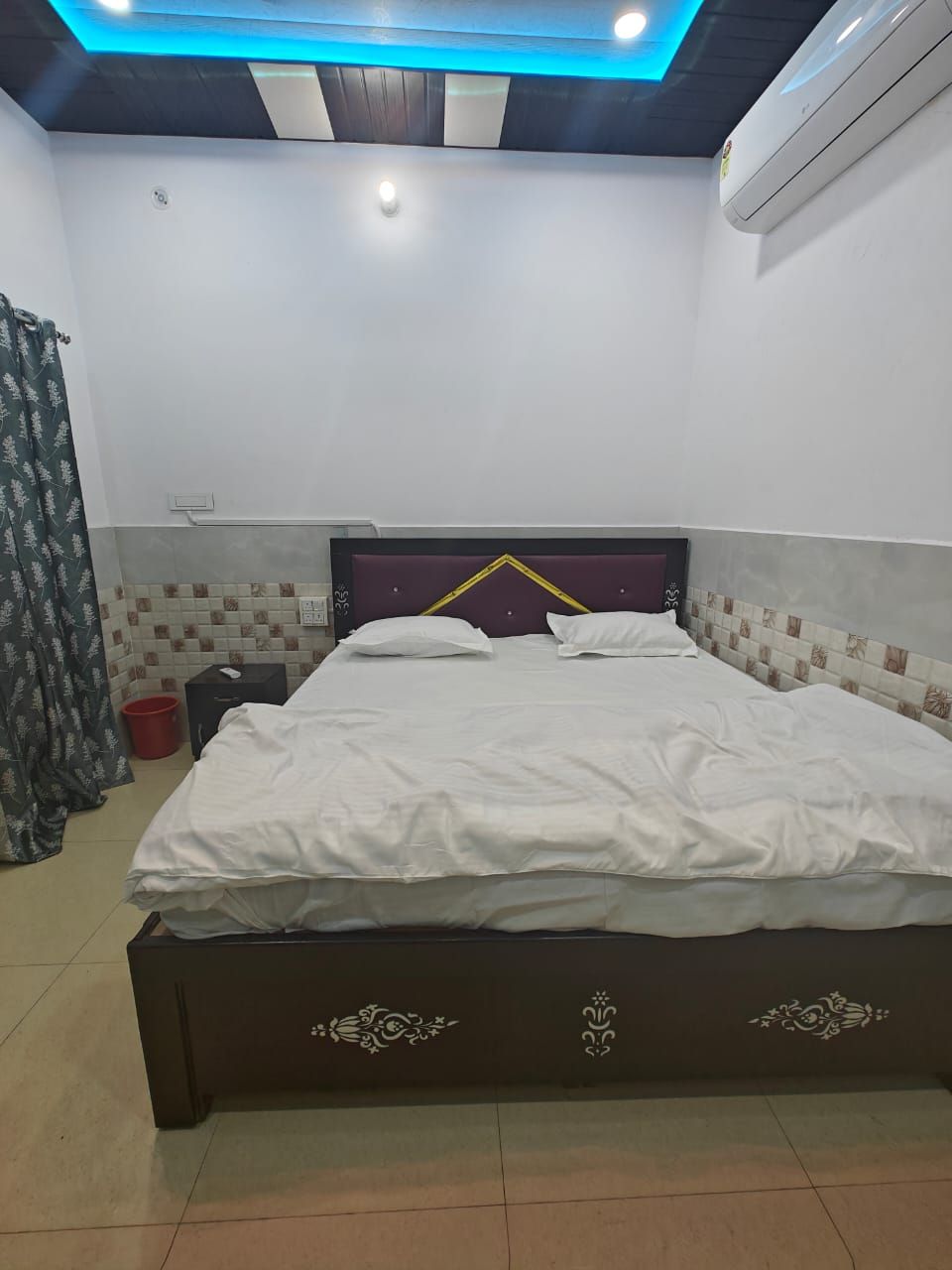 Rudra Inn Deluxe Room 3