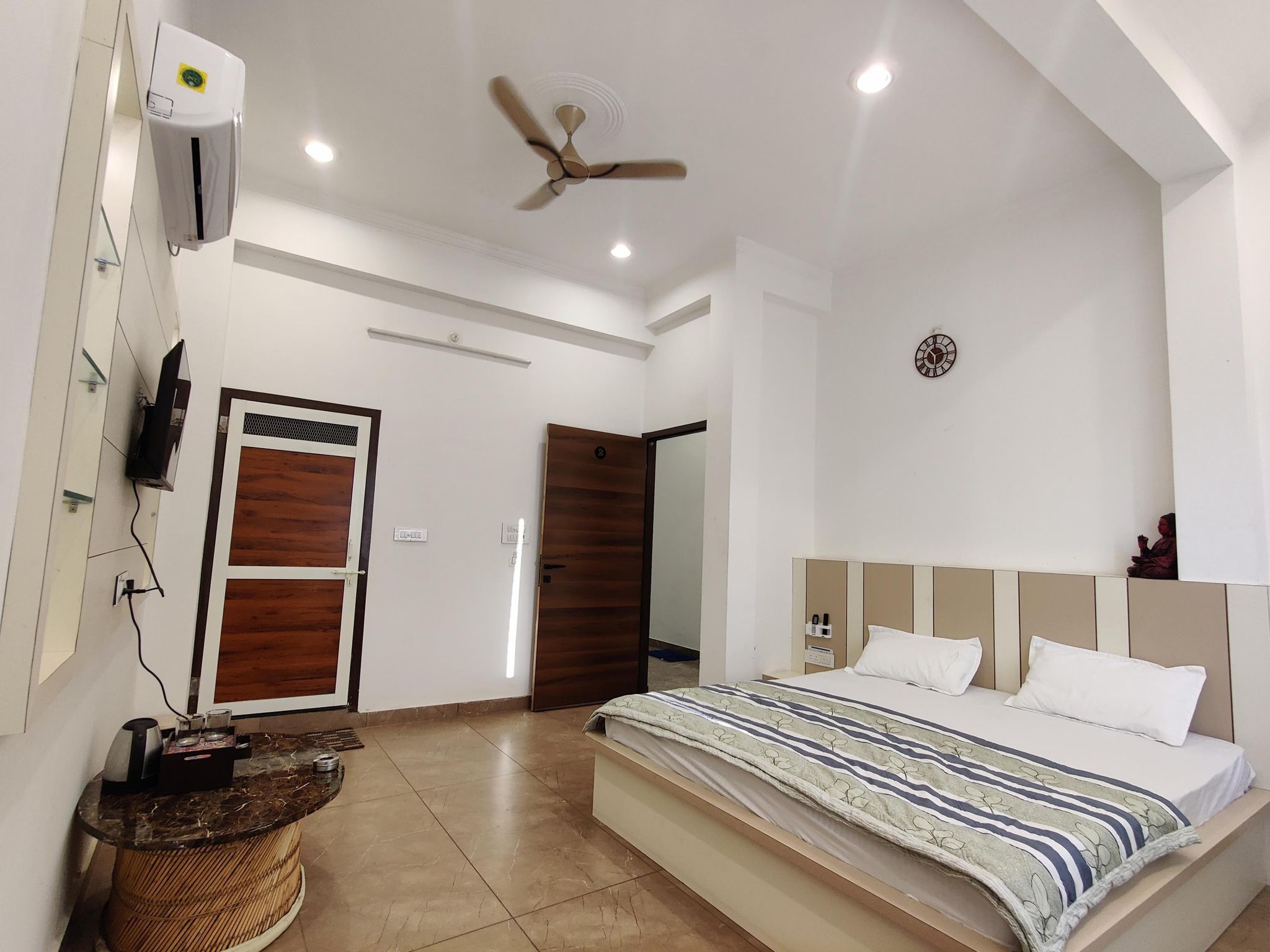 NEELKANTH PRIME RETREAT Deluxe Room 5