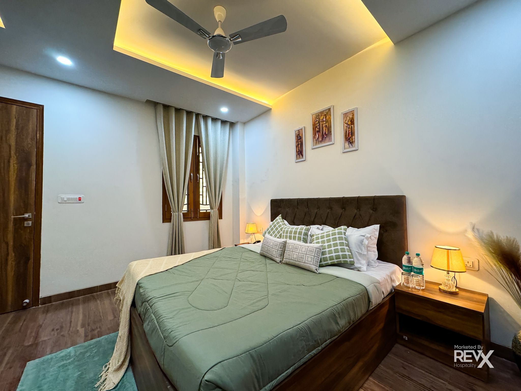 Guru Sadan Deluxe Room 6