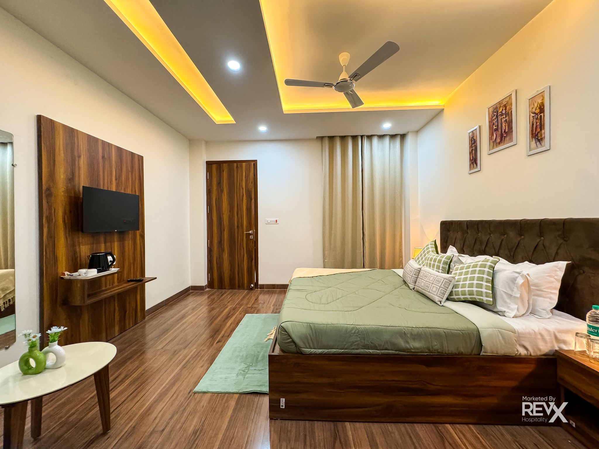 Guru Sadan Deluxe Room 8