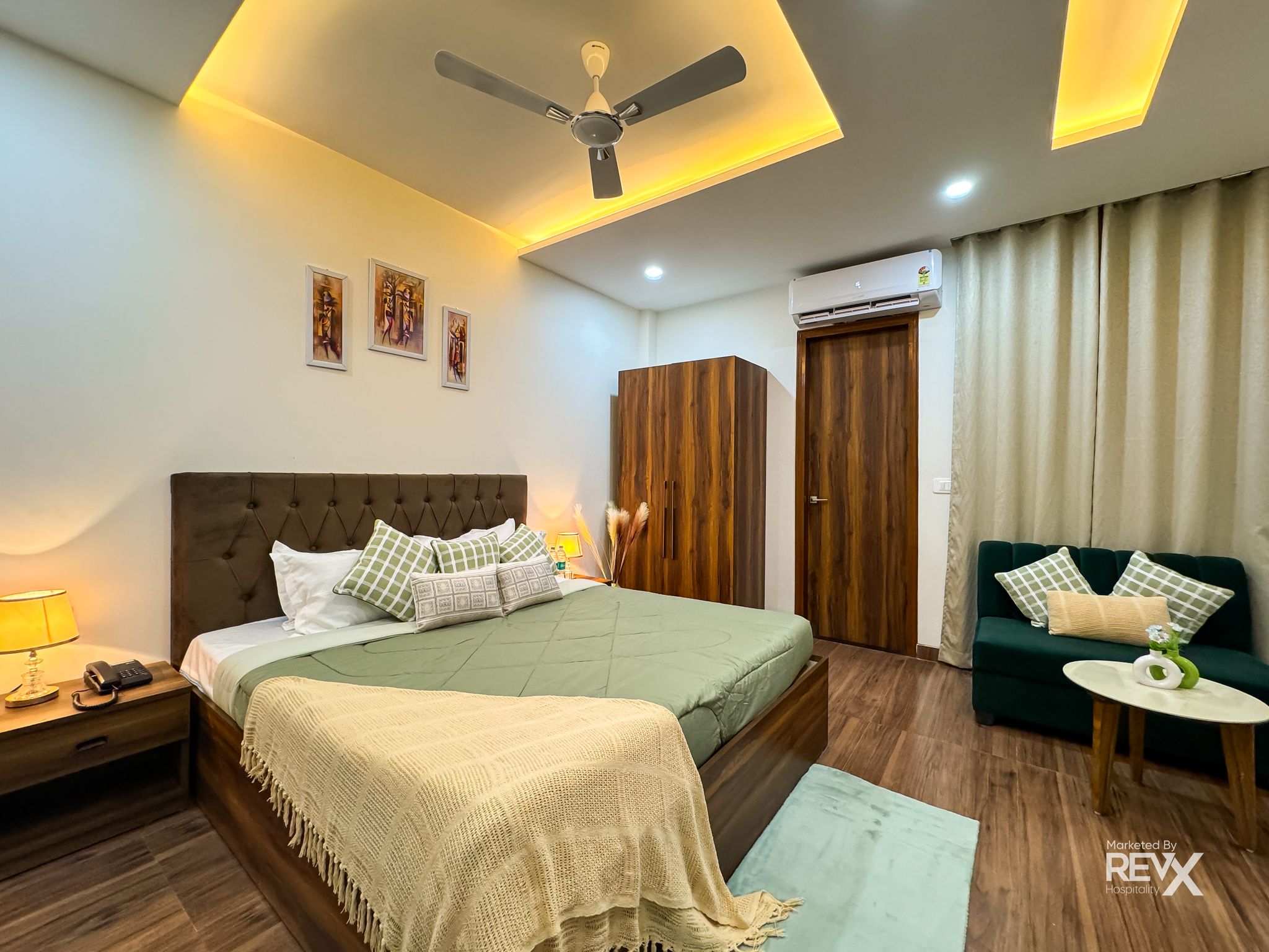 Guru Sadan Deluxe Room 7