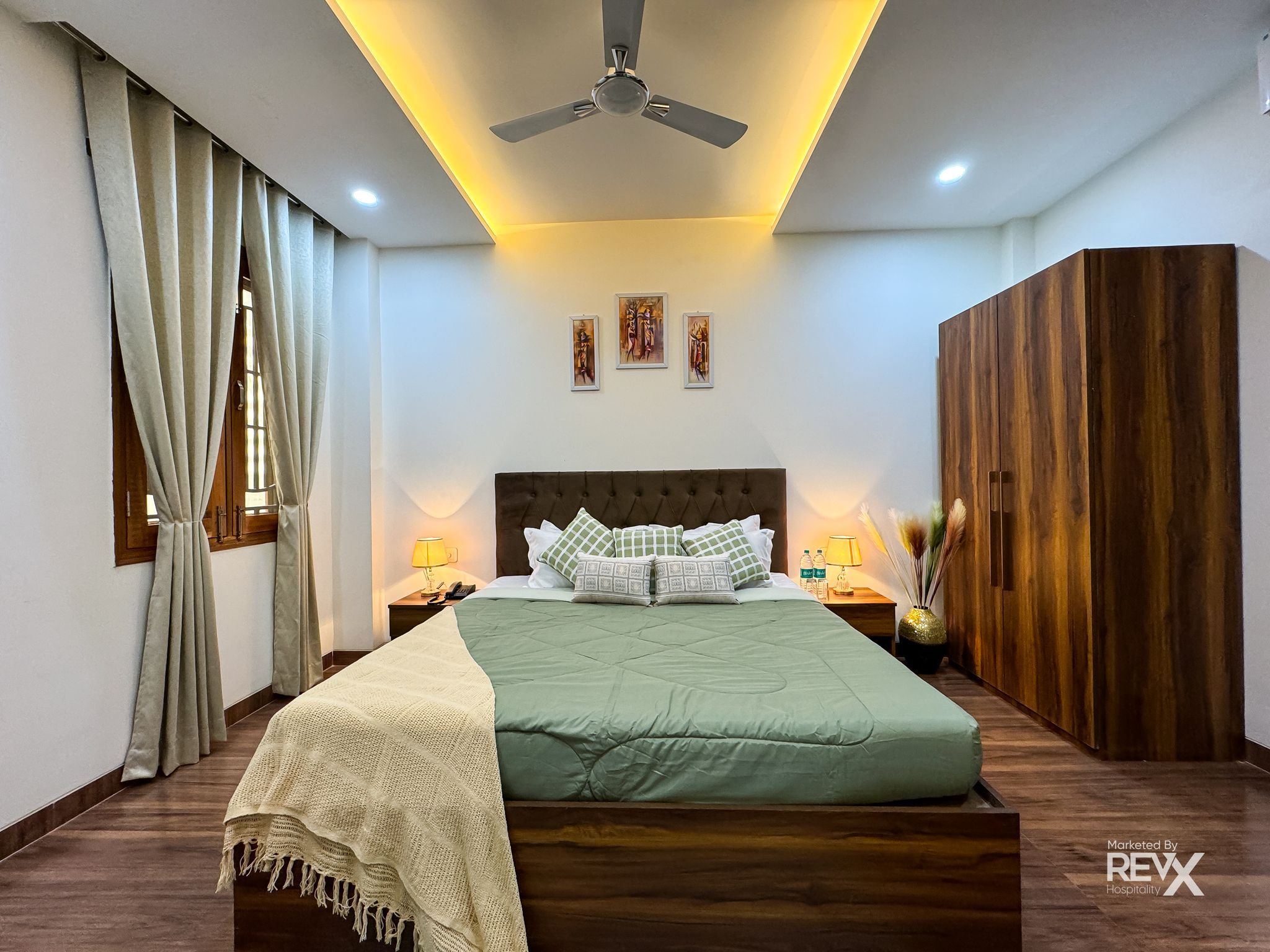 Guru Sadan Deluxe Room 3