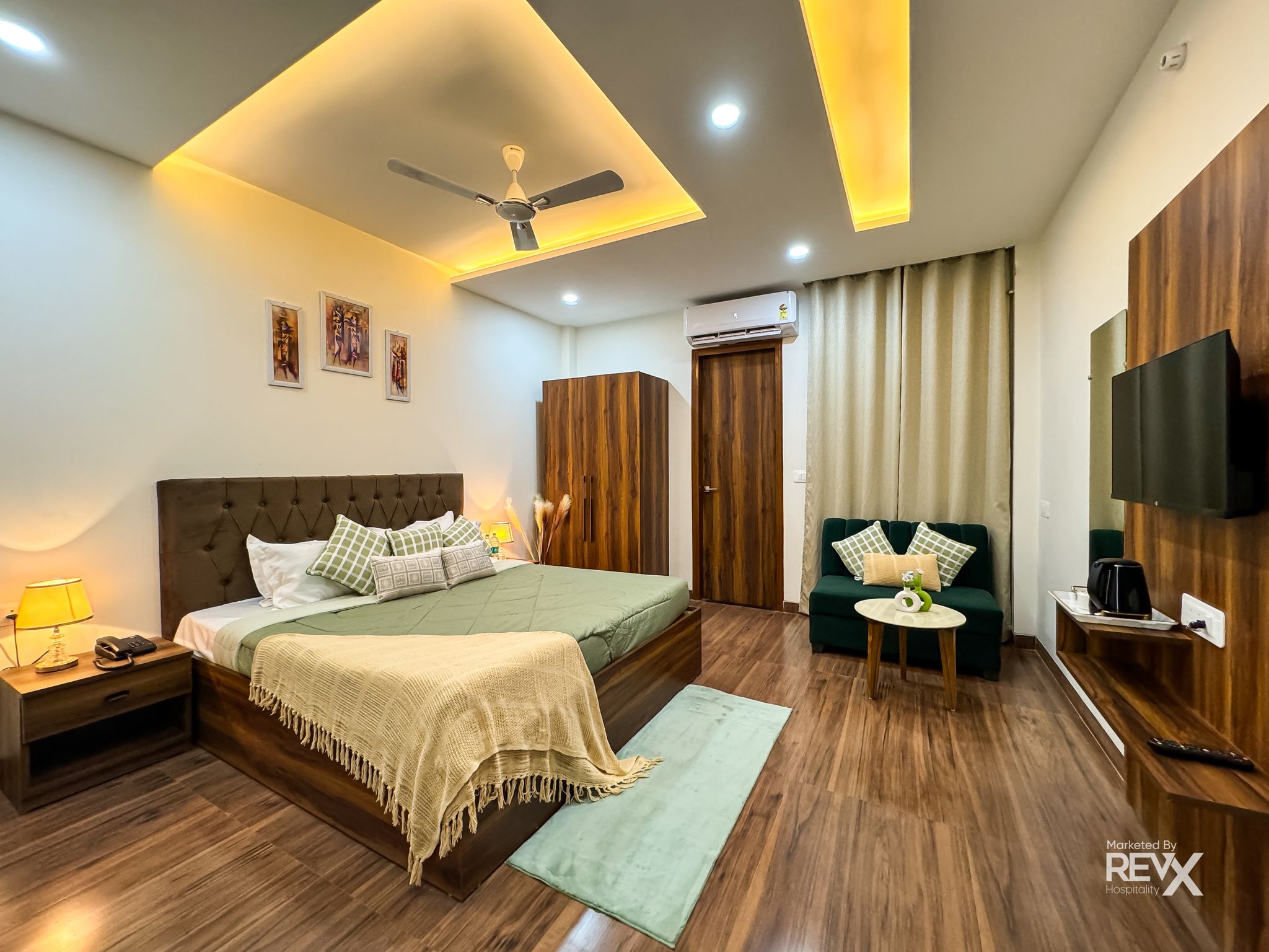 Guru Sadan Deluxe Room 2