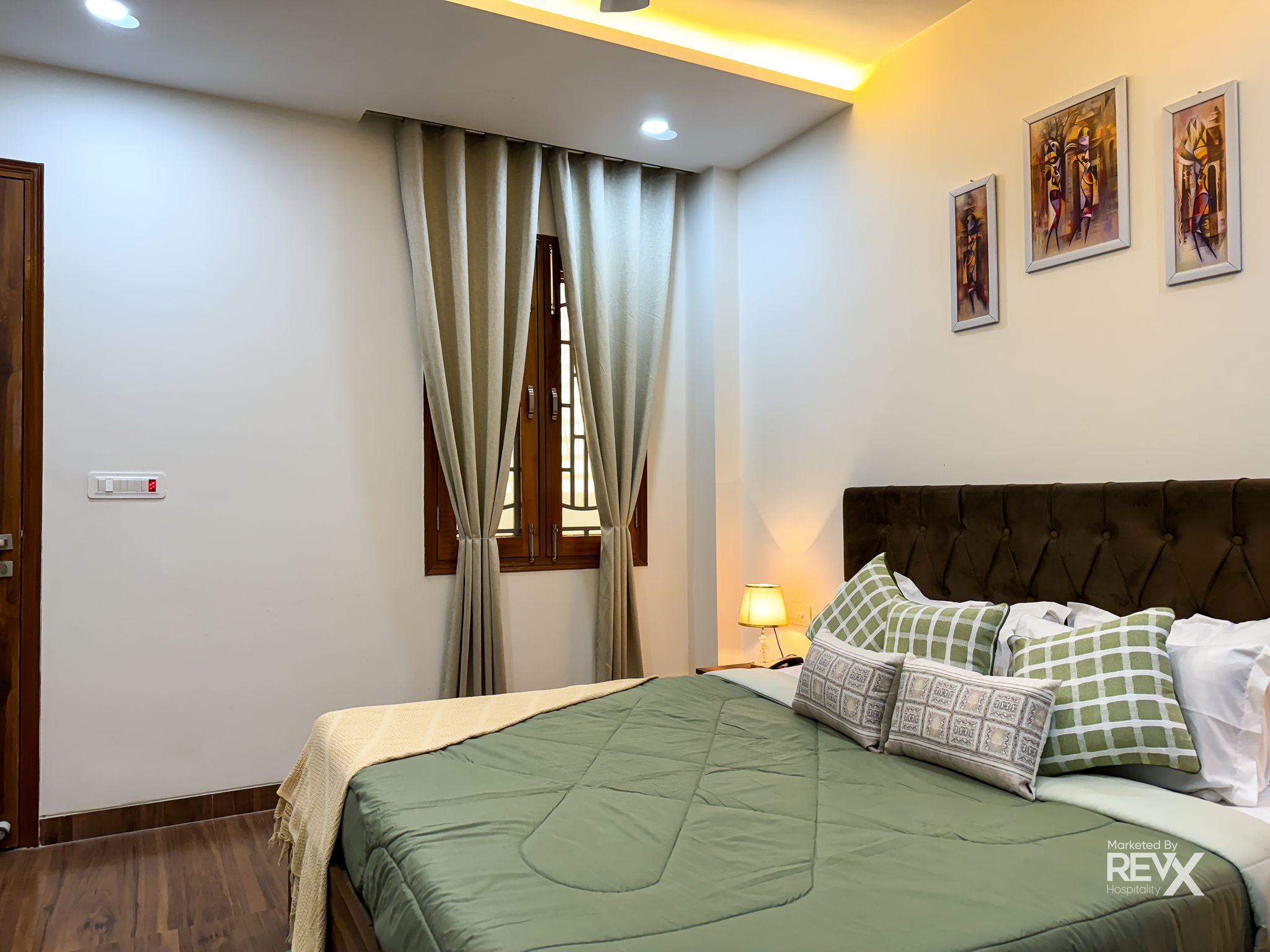 Guru Sadan Deluxe Room 5