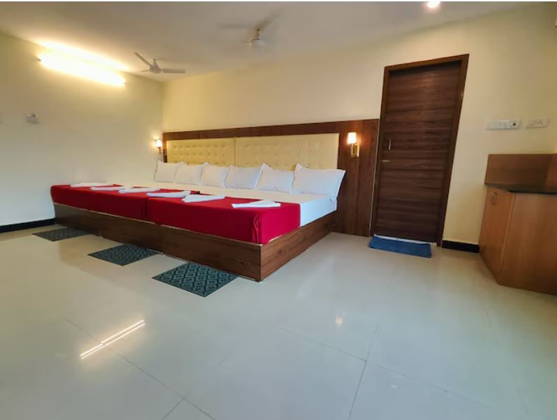 Six Bed Room