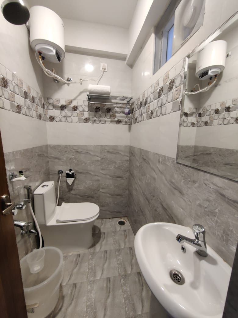 Yellow Sapphire Hotel Gachibowli Deluxe Room 5