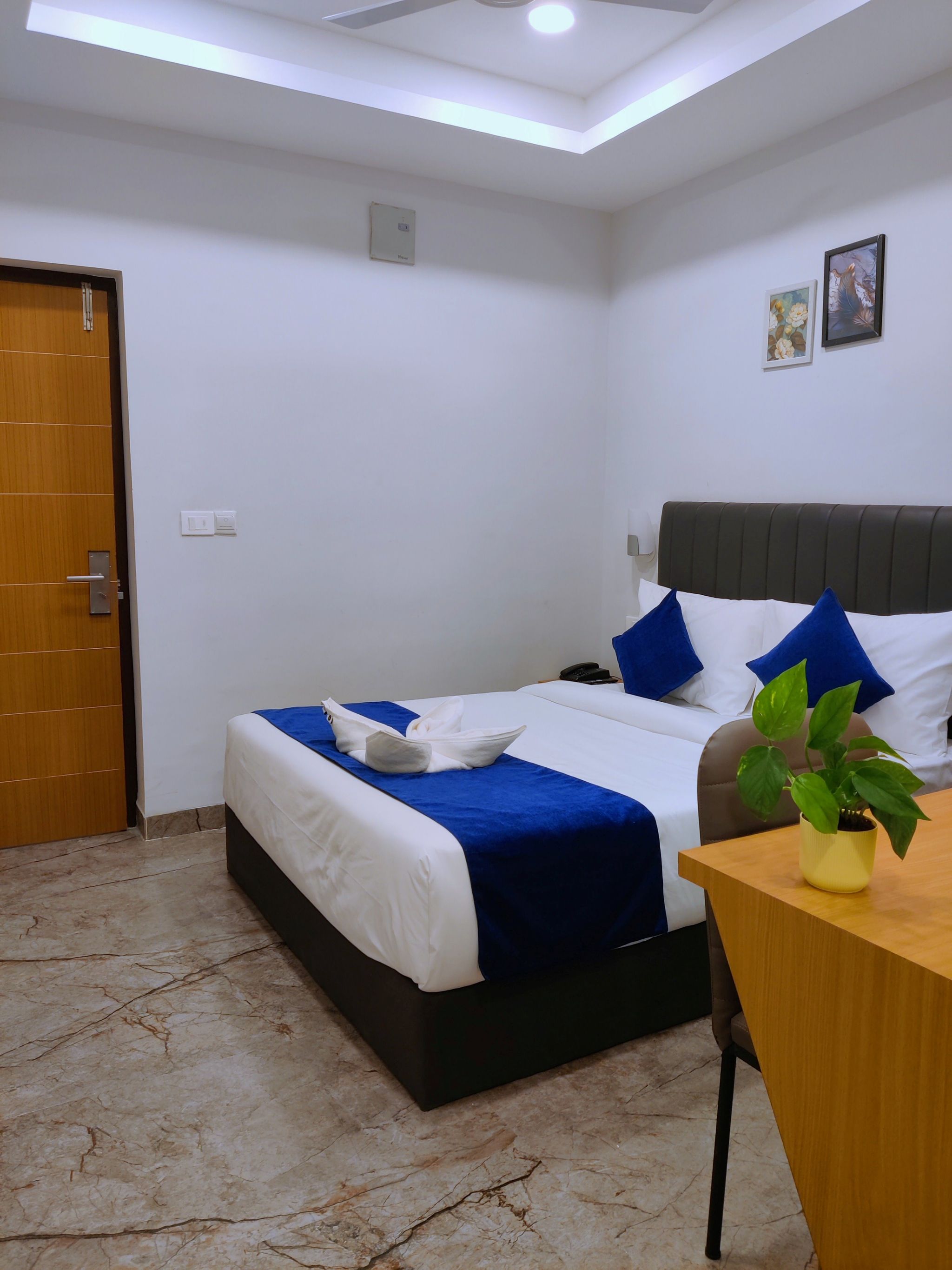 Yellow Sapphire Hotel Gachibowli Deluxe Room