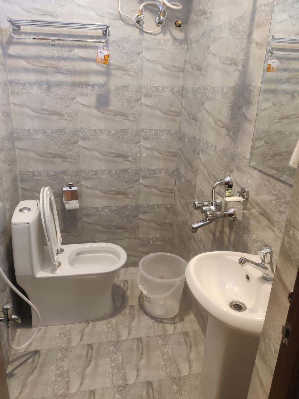 Yellow Sapphire Hotel Gachibowli Deluxe Room 4