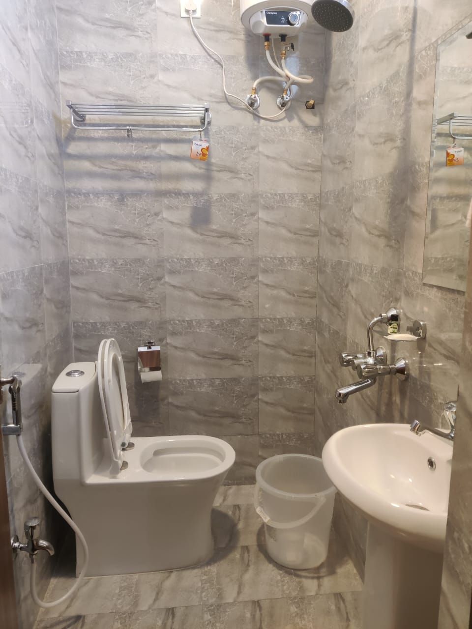 Yellow Sapphire Hotel Gachibowli Deluxe Room 3