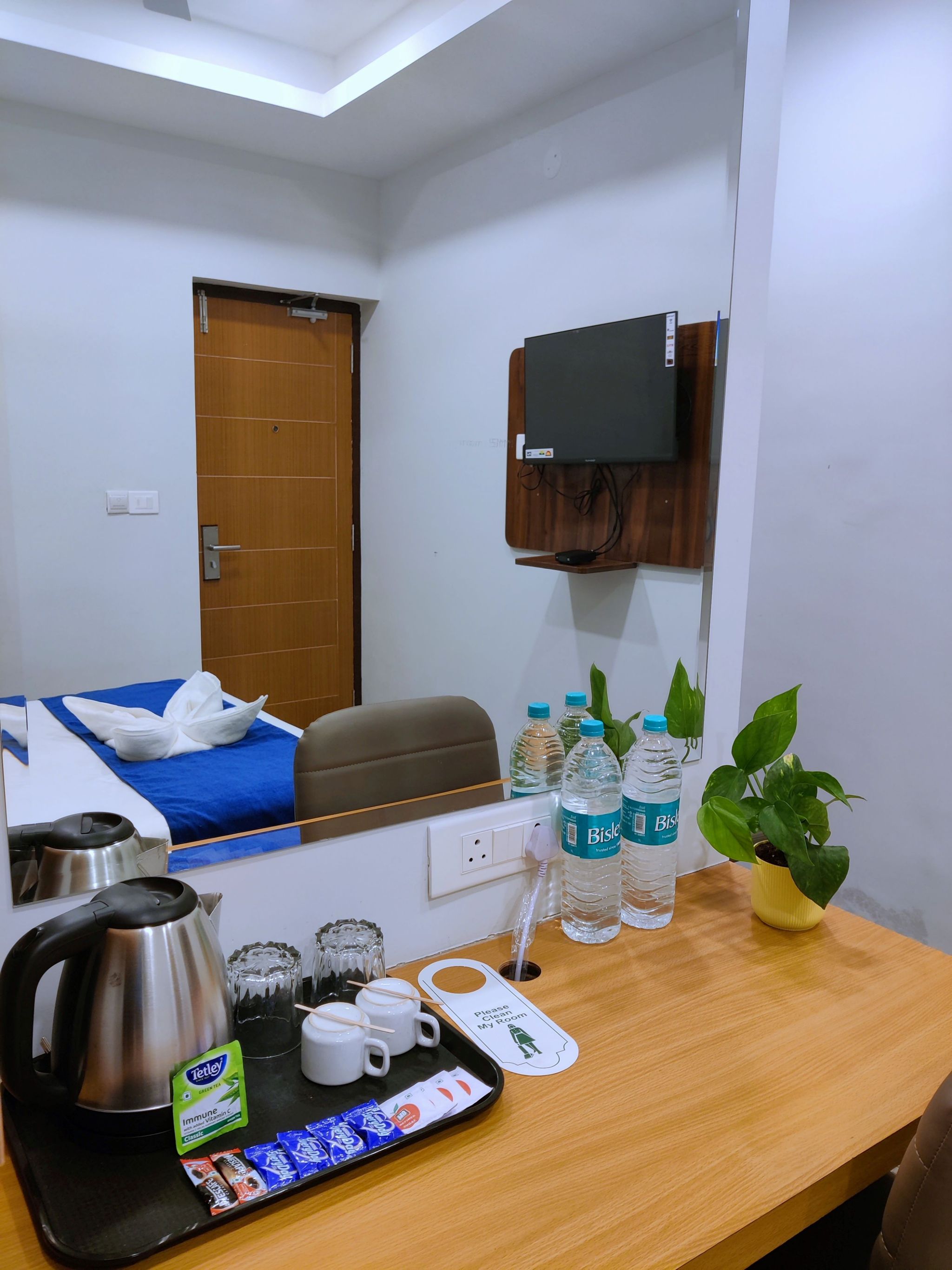 Yellow Sapphire Hotel Gachibowli Deluxe Room 9