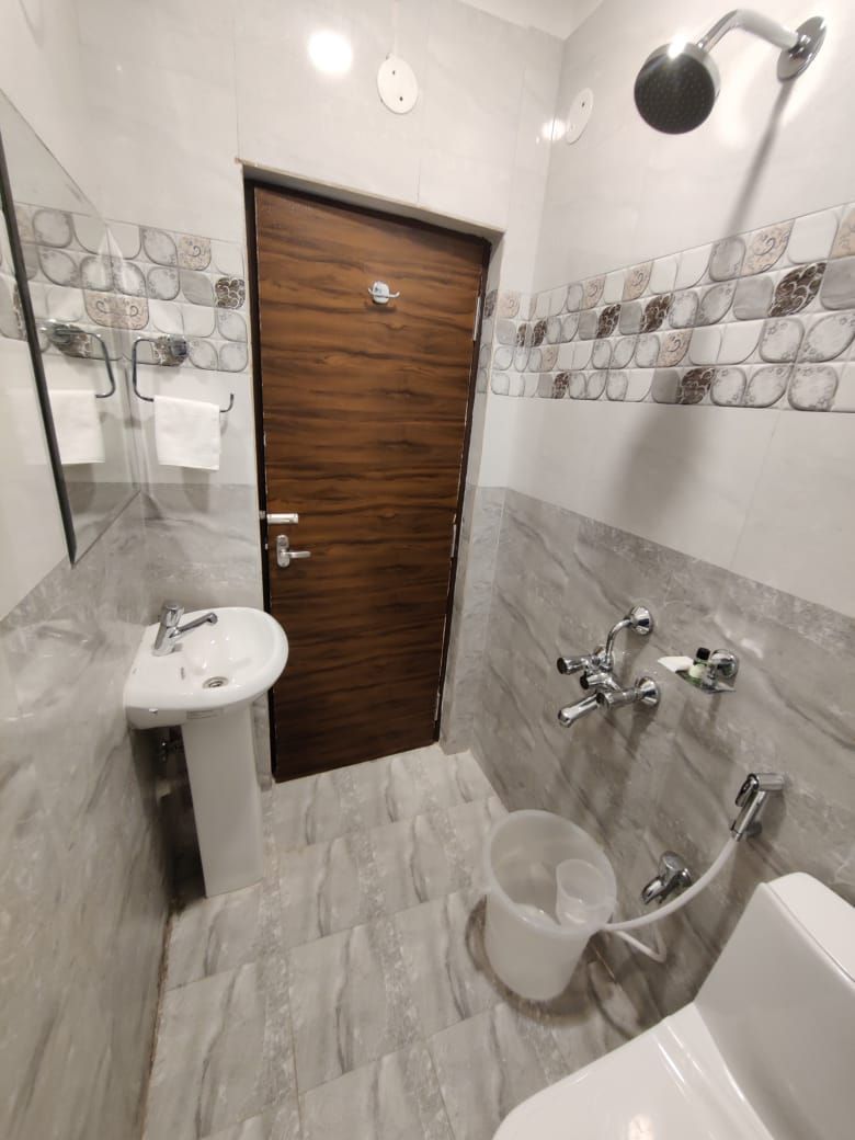 Yellow Sapphire Hotel Gachibowli Deluxe Room 6