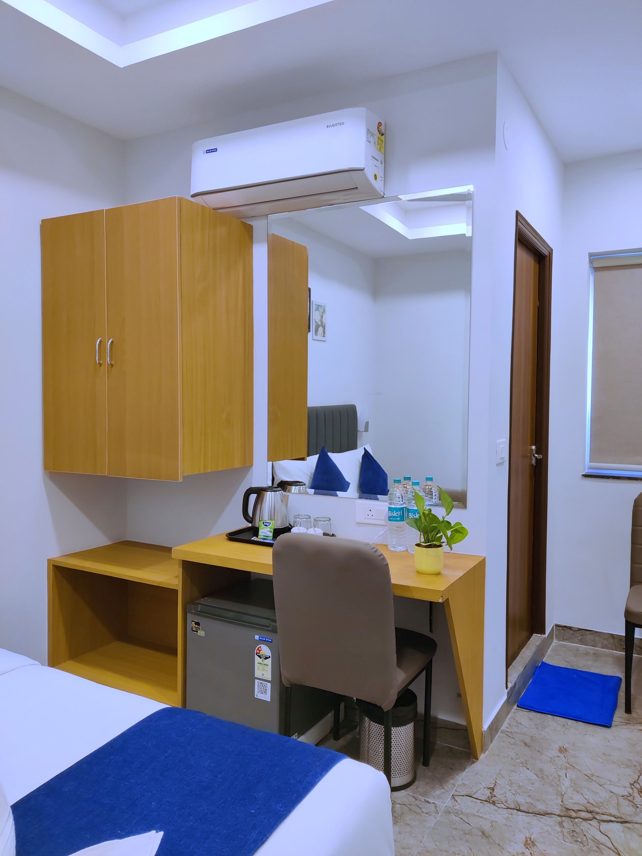 Yellow Sapphire Hotel Gachibowli Deluxe Room 7